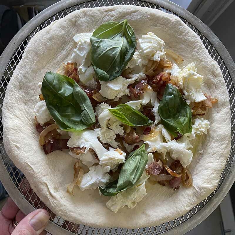 Все для выпечки пиццы Традиционное итальянское блюдо давно полюбилось и в России. Все, чтобы испечь и красиво подать домашнюю пиццу с аппетитной начиной и хрустящей корочкой.